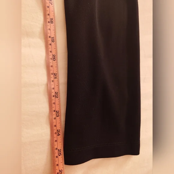 EUC Black BCBG MAXAZRIA Ankle Length Mid-Rise Leggings Ponte Pants S Back Zip - Picture 5 of 15